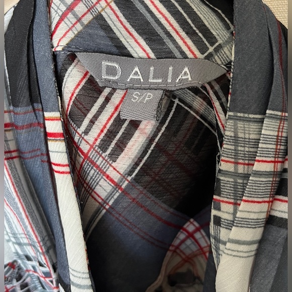 Classy Ruffled Vintage Style Blouse - Picture 5 of 8